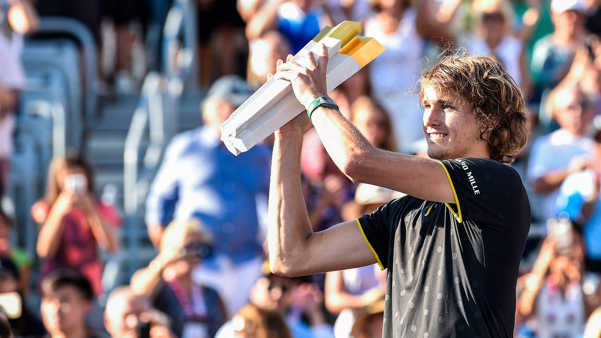 Bei den Grand Slams läuft es noch nicht ganz so gut, sein bestes Ergebnis ist das Viertelfinale bei den French Open 2018, das er gegen den Österreicher Dominic Thiem verliert. Ist aktuell die Nummer drei der Welt