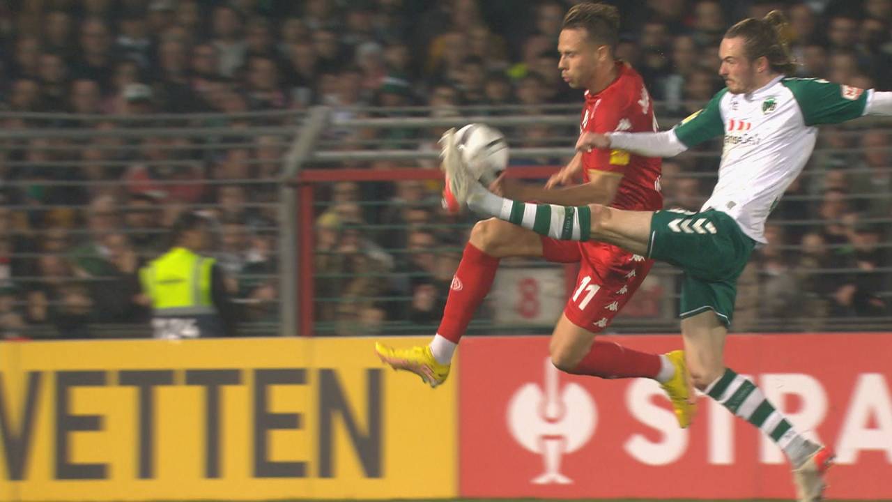Mainz siegt nach Pyro-Unterbrechung