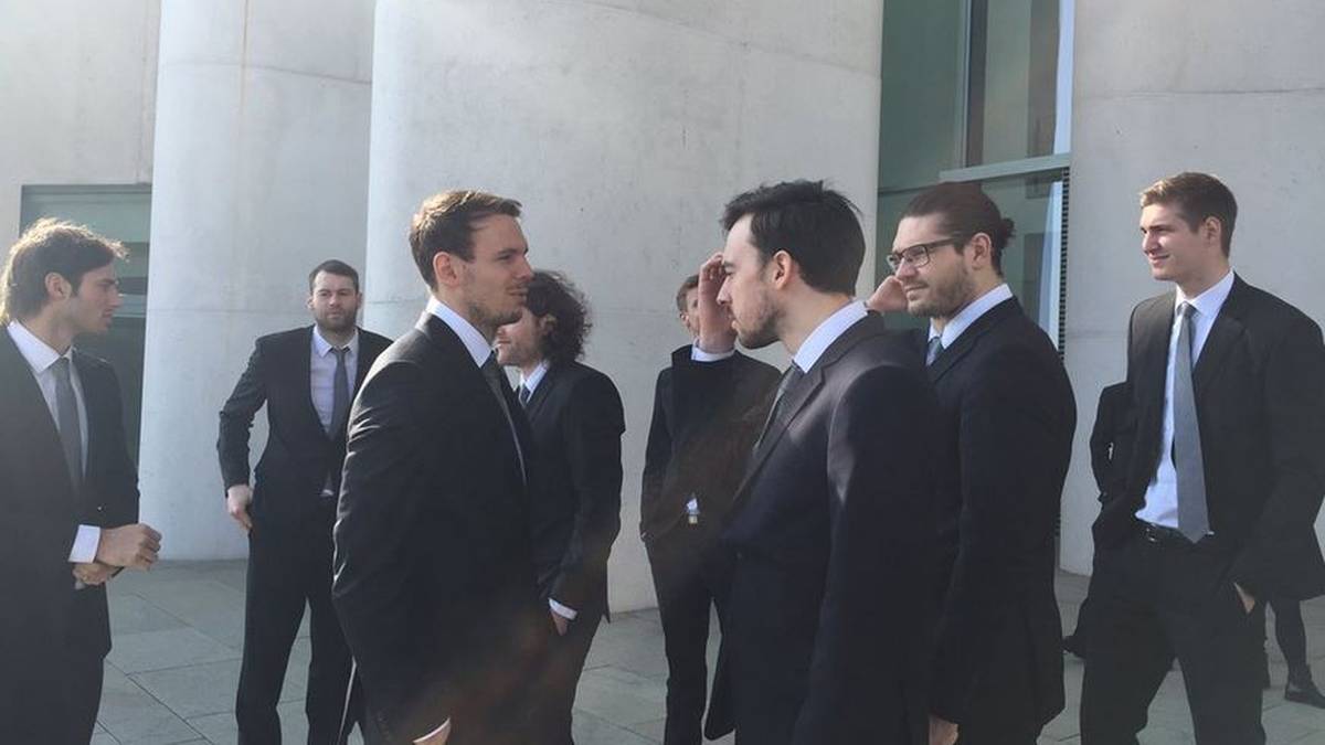 ...lässt sich heute der Handball-Europameister die Sonne ins Gesicht scheinen 