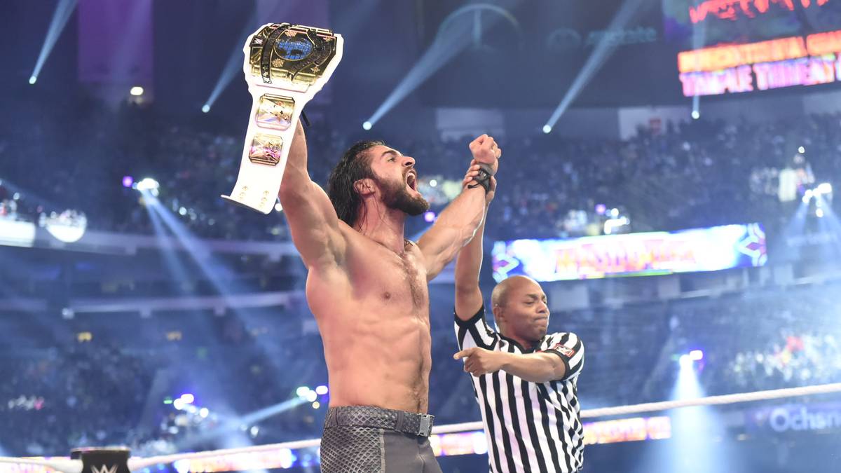 Die eigentliche Show beginnt mit einem Dreikampf um den Intercontinental Title - und einem Sieg von Seth Rollins über den bisherigen Champion The Miz und Finn Balor