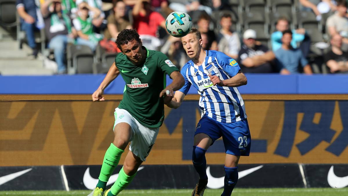 Auf der anderen Seite wird die erste gute Offensivaktion der Hertha wegen einer Abseitsstellung zurückgepfiffen. Anschließend spielt sich das Geschehen vorwiegend im Mittelfeld ab