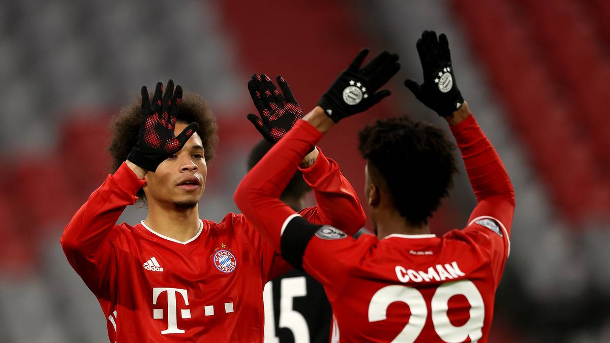 Leroy Sané erzielt gegen Salzburg erneut ein Tor für den FC Bayern München. Der Neuzugang offenbart aber vor allem im Defensivverhalten Schwächen. Aktuell kommt der Neuzugeng nur von der Bank ins Spiel.