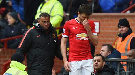Michael Carrick von Manchester United verlässt verletzt den Platz