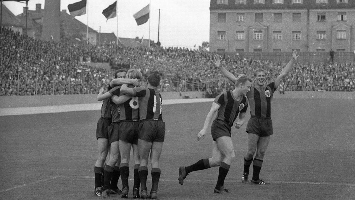 PLATZ 10 - Eintracht Frankfurt: 55