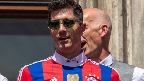 Javier Tebas äußert sich zu einem möglichen Lewandowski-Wechsel nach Barcelona. Der La-Liga-Boss macht unmissverständlich klar, was er von den Katalanen erwartet.