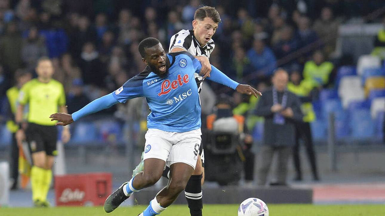 Tanguy Ndombele im Zweikampf