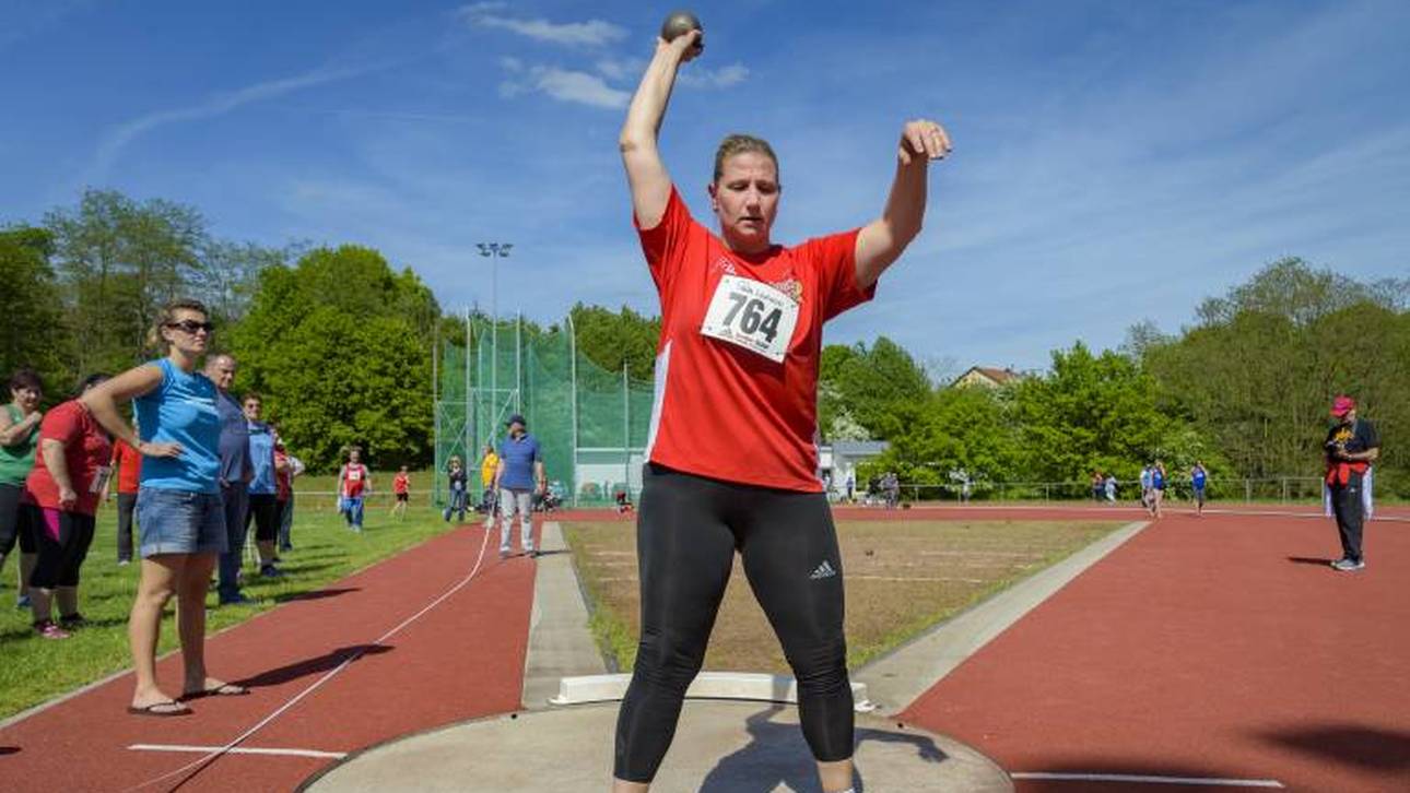 Wahlsiegerin hält Kugelstoß-Rekord