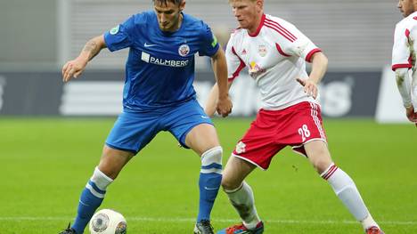 Mustafa Kucukovic (l.) im Duell mit Fabian Franke