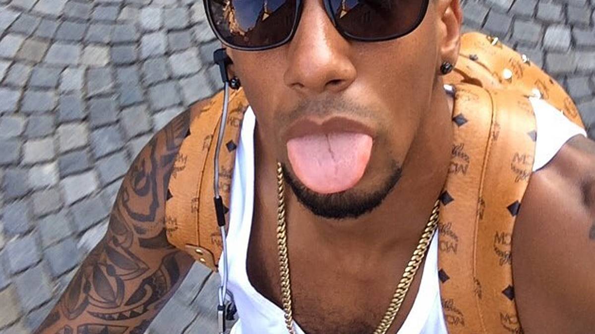 Sein Potenzial ist enorm. Auf Instagram hat er 3,8 Millionen Fans. Mit seinen vielen Tattoos, der Lust am "Bling Bling" wie funkelnden Ohrringen und seinen Autos mit dem Logo "JB" auf den Ledersitzen sticht er heraus