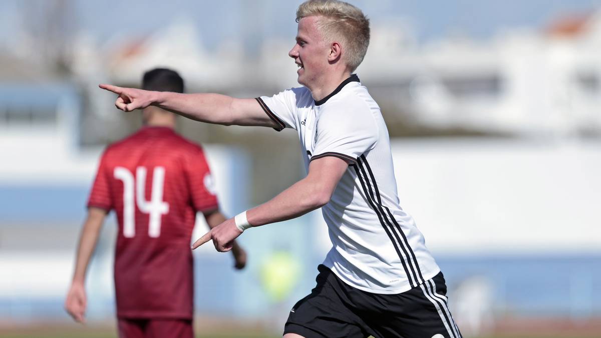 PER LOCKL: Der 17-Jährige aus der VfB-Jugend ist der Mister Vorbereiter. Für die Schwaben lieferte er in diesem Jahr 14 Assists in 22 B-Junioren-Bundesligaspielen. Der Linksfuß ist sowohl im Zentrum, als auch auf dem Flügel zuhause