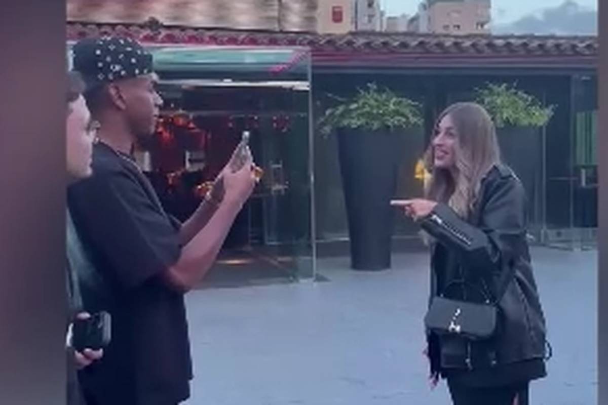 Barca-Star Lamine Yamal hat eine Frau auf den Arm genommen, indem er ihr nicht seinen richtigen Namen gesagt hat.