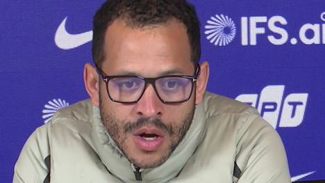 Enzo Fernandez wird nach seinen öffentlichen Flirts mit Real Madrid auch gegen Man City nicht für Chelsea auflaufen. Vorher müssten noch "einige Hürden überwunden" werden, so Trainer Liam Rosenior.