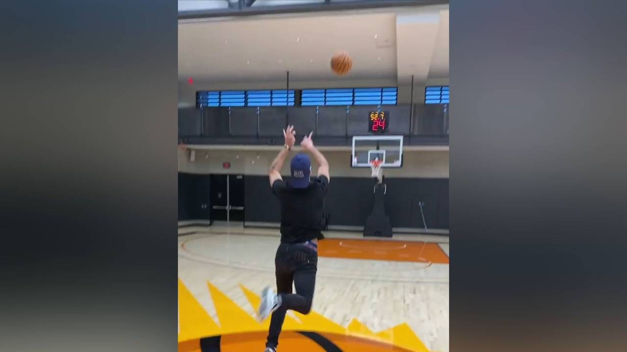 Formel 1: Daniel Ricciardo glänzt mit Basketball-Wurf ab der Mittellinie
