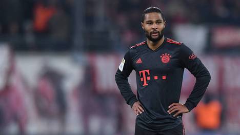 Der FC Bayern trifft am Dienstag auf den 1. FC Köln. Vor dem Match sorgt Serge Gnabry mit einem Ausflug auf die Fashion Week für Aufsehen. 