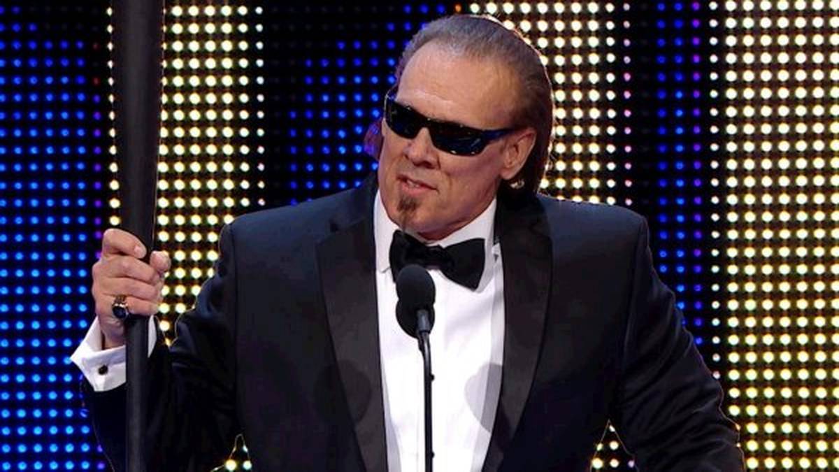 Verletzungsbedingt machte der Stinger 2016 bei seiner Aufnahme in die WWE Hall of Fame schließlich Schluss - kam aber seitdem doch nochmal ins Grübeln. Er hofft nach eigenen Angaben noch auf ein Match mit dem Undertaker. Eher unwahrscheinlich, dass es noch zustande kommt