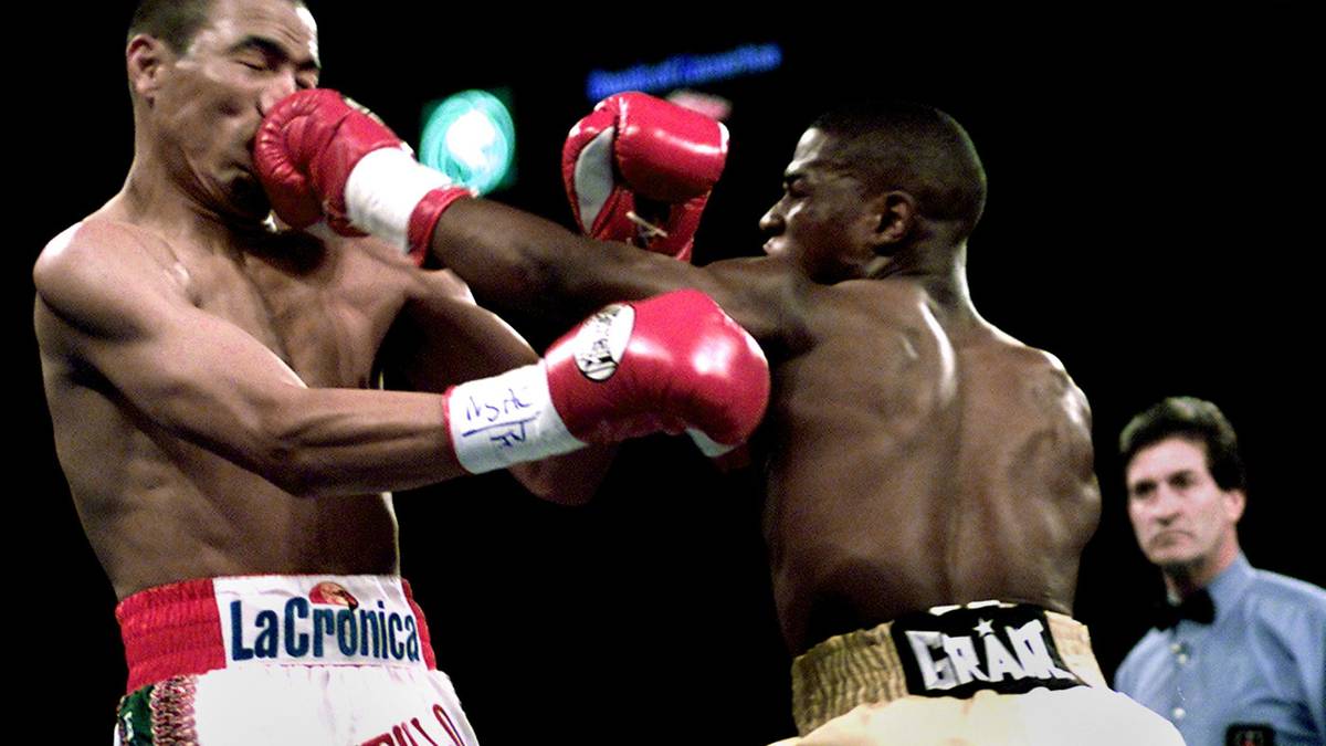 Mayweather erarbeitet sich mit den Jahren einen Ruf als strategisches Genie, ein Defensivkünstler, der den nach vorn preschenden Gegner eiskalt auskontert. Auch Jose Luis Castillo bekommt das 2002 zu spüren