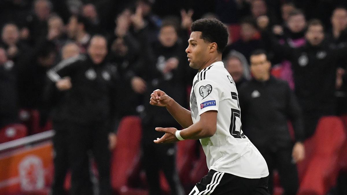 SERGE GNABRY (bis 87.): Gnabry, grandios! Startete super ins Spiel und traf mit einem Wahnsinns-Schlenzer in den linken Torwinkel zum 2:0 (35.). Zuvor vernaschte er van Dijk. Spielte danach einen tollen Pass auf Sane. Baute in Hälfte zwei auch ab, aber traute sich zumindest noch Eins-gegen-Eins-Duelle zu. SPORT1-Note: 2