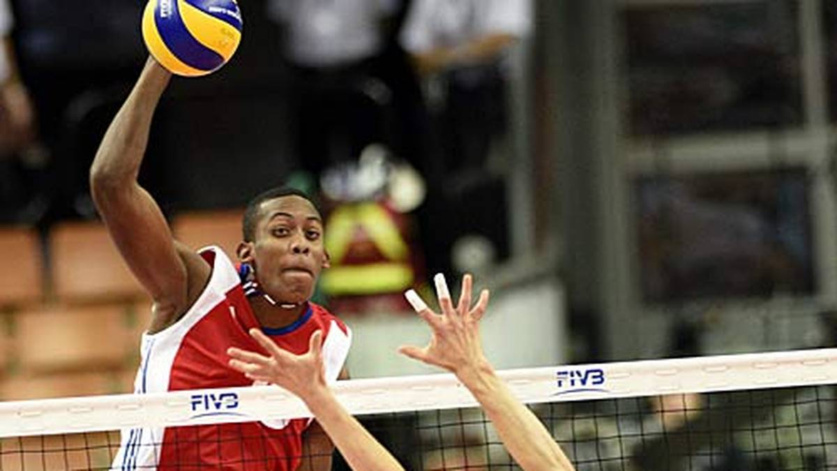 Überraschende Probleme bekommt jedoch Kuba, immerhin Vizeweltmeister. Gegen Finnland setzt es eine überraschende 2:3-Niederlage. Das Team von Trainer...