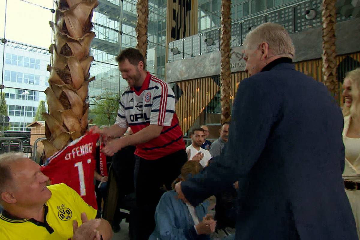 Mitten in Live-Sendung: Fan bittet Effe um Autogramm