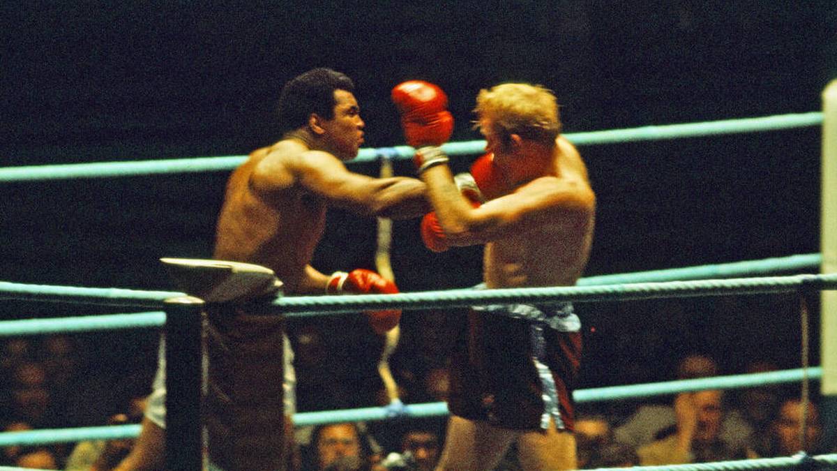 Muhammad Ali besiegte Richard Dunn durch K.o.