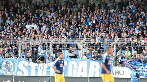 Fans der Stuttgarter Kickers im Spiel gegen RB Leipzig