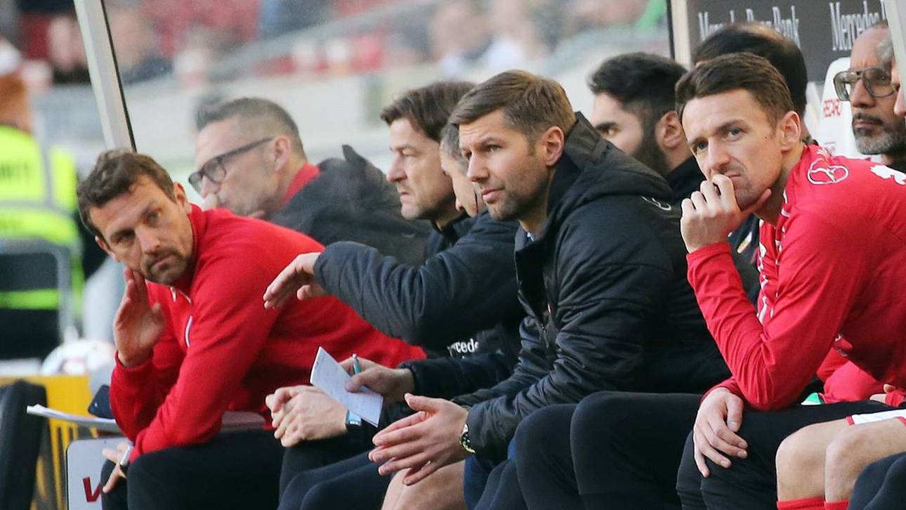 Weinzierl bleibt VfB-Trainer