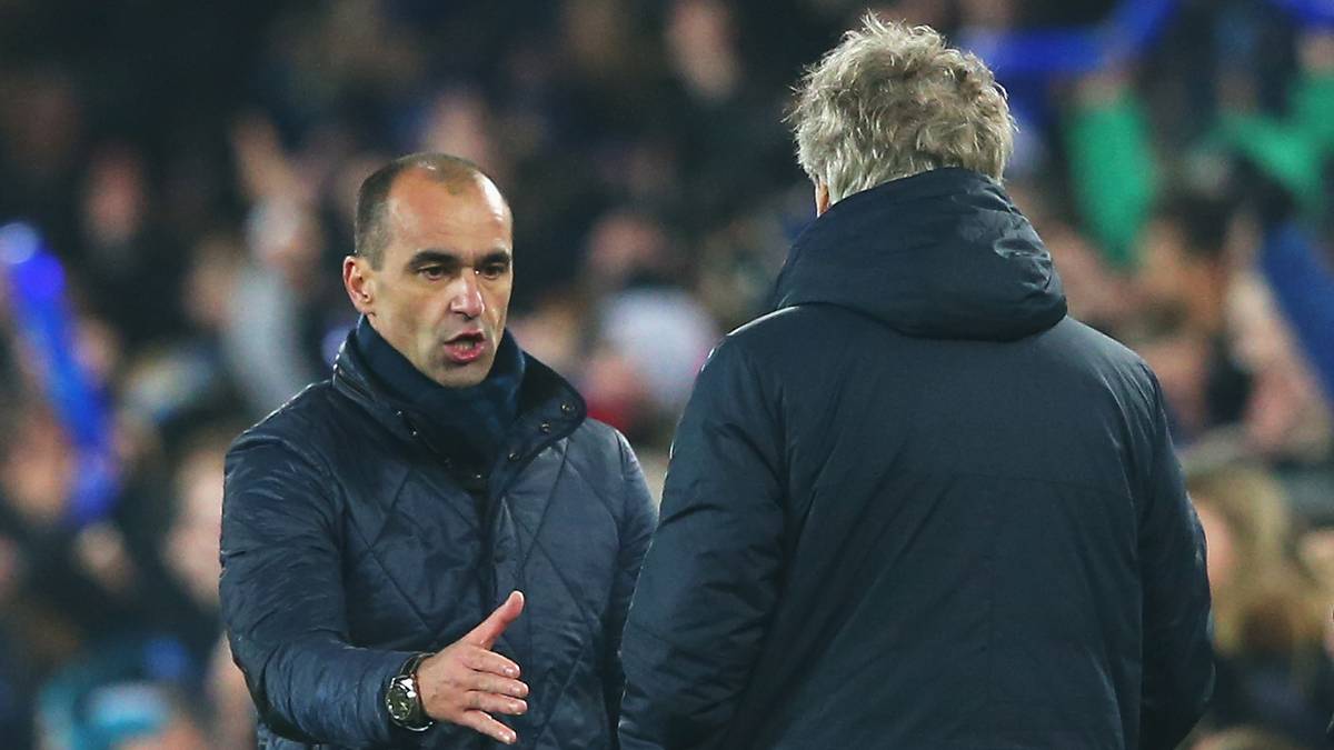 PLATZ 18: Roberto Martinez, Trainer des FC Everton, nimmt Glückwünsche entgegen - sein Klub kommt auf einen Jahresumsatz von 165,1 Millionen Euro (Vorjahr: 144,1)