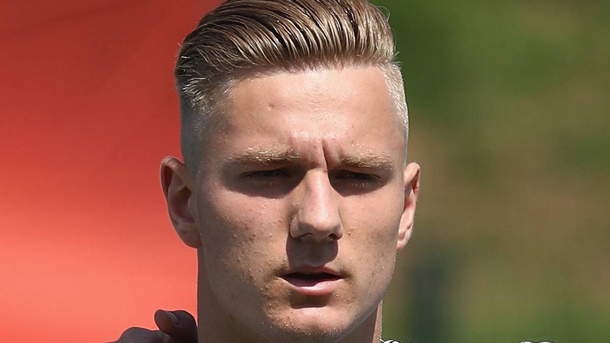 LUCA UNBEHAUN (Borussia Dortmund, 27.2.01): Der BVB-Keeper spielte in dieser Saison Youth League alle sechs Partien. Der 18-Jährige wurde auch schon in den Profikader der Borussen berufen, als im DFB-Pokal Not am Mann war. Die BVB-Verantwortlichen verlängerten seinen Vertrag im Frühjahr bis 2022