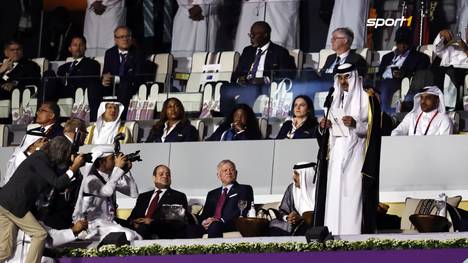 In die VVIP-Loge der Katar-WM kommt nur die Elite. Überrascht waren viele Fans des FC Schalke 04, als sie dort mit EX-Schalke-Boss Peter Peters ein bekanntes Gesicht sahen.