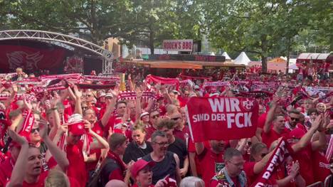 Auch wenn die Roten Teufel im Pokal-Finale gegen Leverkusen als Außenseiter gesehen werden, lassen sie sich die Stimmung und Partylaune vor der Partie nicht nehmen. 