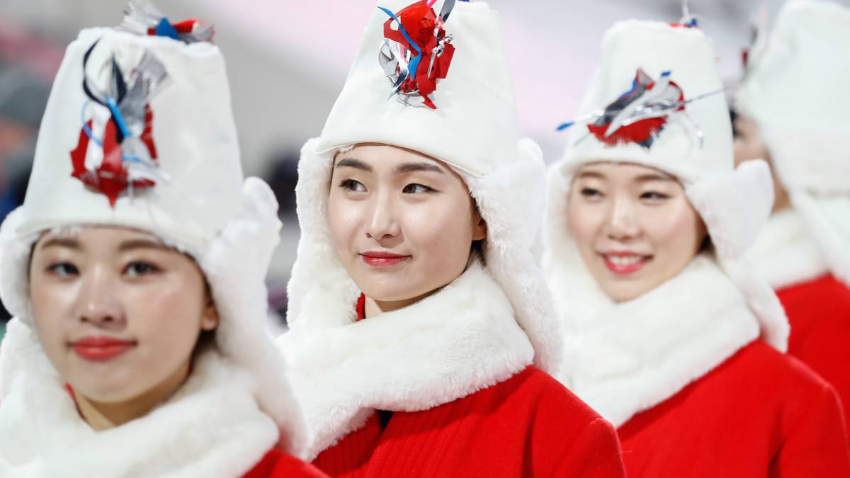 Ausgefallen sind auch die Mützen der Hostessen