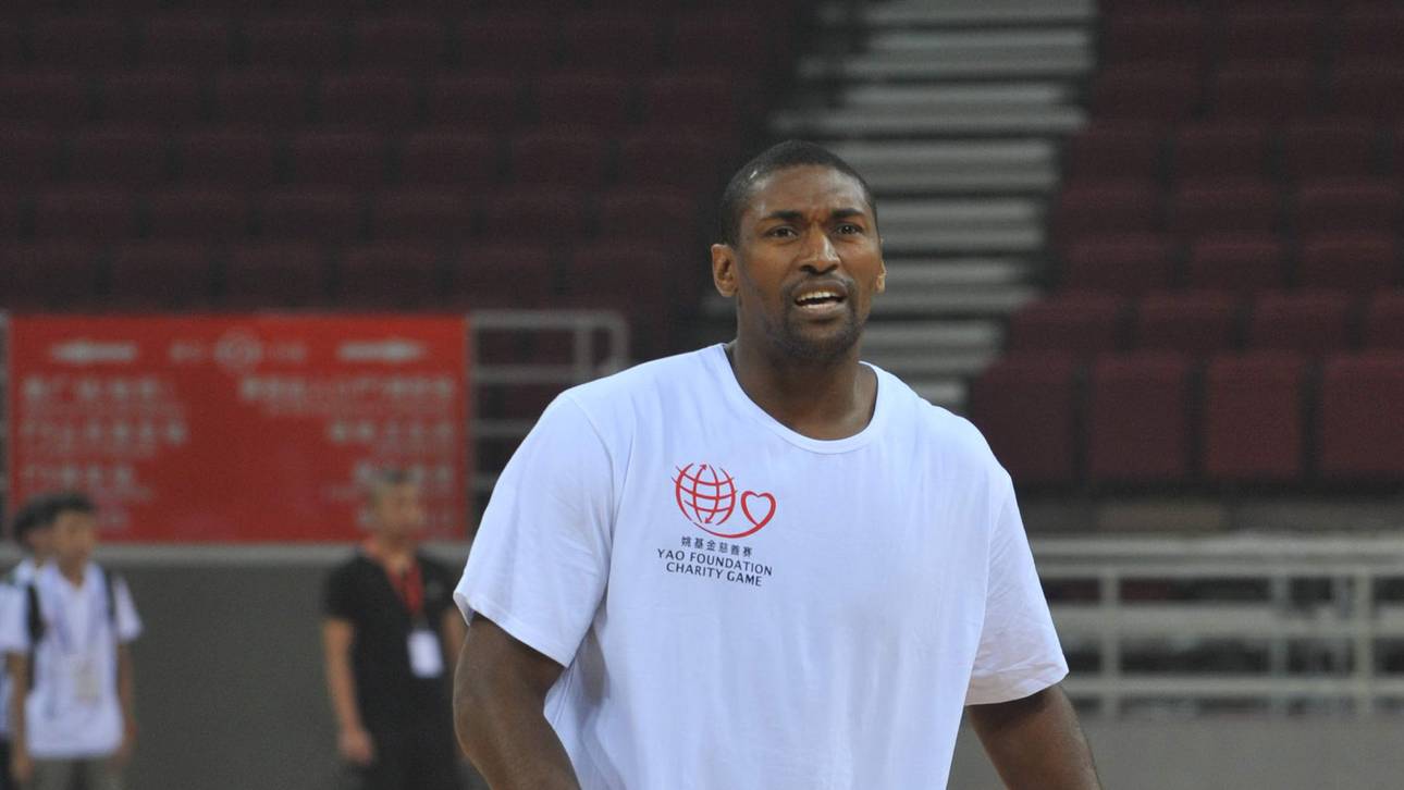 World Peace fliegt vom Platz