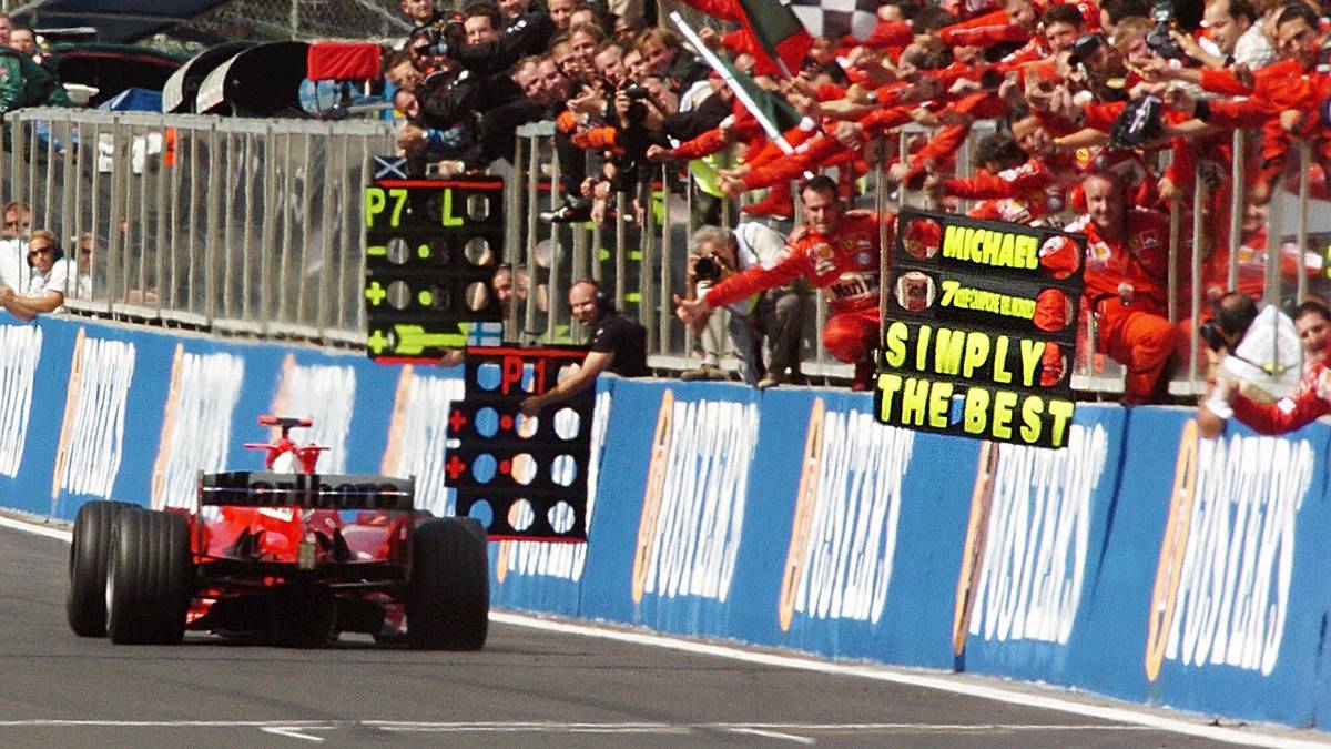 MEISTE WM-TITEL: Mit sechs WM-Titeln liegt Hamilton auf Platz zwei der ewigen Bestenliste - seit Austin 2019 vor der argentinischen Formel-1-Legende Juan Manuel Fangio. Der siebenmalige Champion Schumacher liegt in dieser Saison in Reichweite