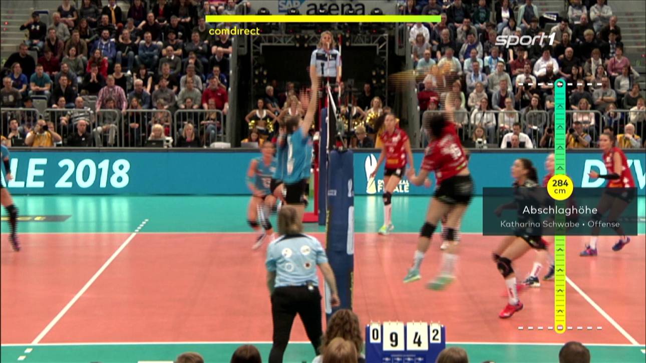 Katharina Schwabe (r.) legte sich bei ihren Schmetterbällen mächtig ins Zeug