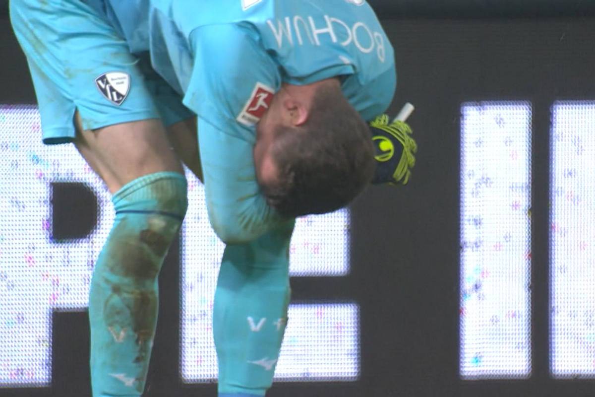 Ein Fan von Union Berlin bewarf Bochums Keeper Patrick Drewes mit einem Feuerzeug. Das Sportgericht wertete die Partie zugunsten des VfL Bochum. Doch damit ist die Causa noch nicht beendet.