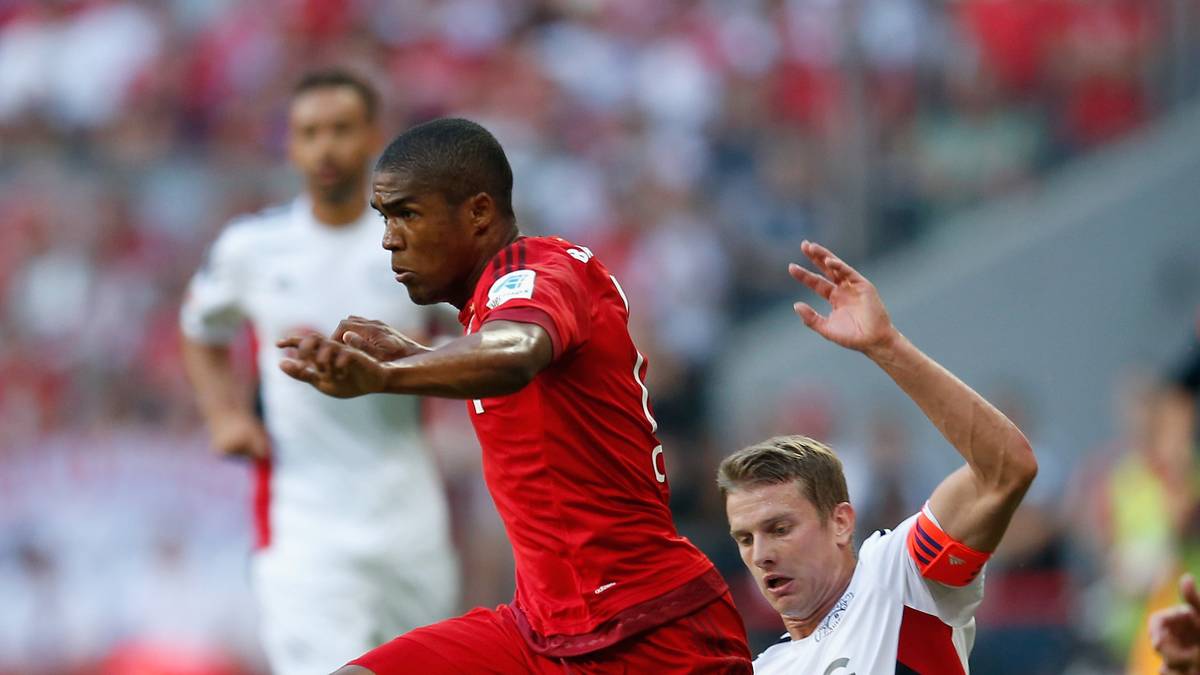 TORE + ASSISTS: 30 Millionen Euro - und Douglas Costa ist offenbar jeden Cent wert. Der Neuzugang des FC Bayern belebt das Offensivspiel der Münchner schon jetzt: Ein Tor und vier Vorlagen gehen auf sein Konto. Von seinen Assists profitiert vor allem...