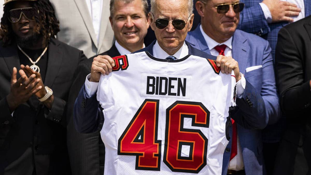 Joe Biden beim Empfang der Tampa Bay Buccaneers 2021