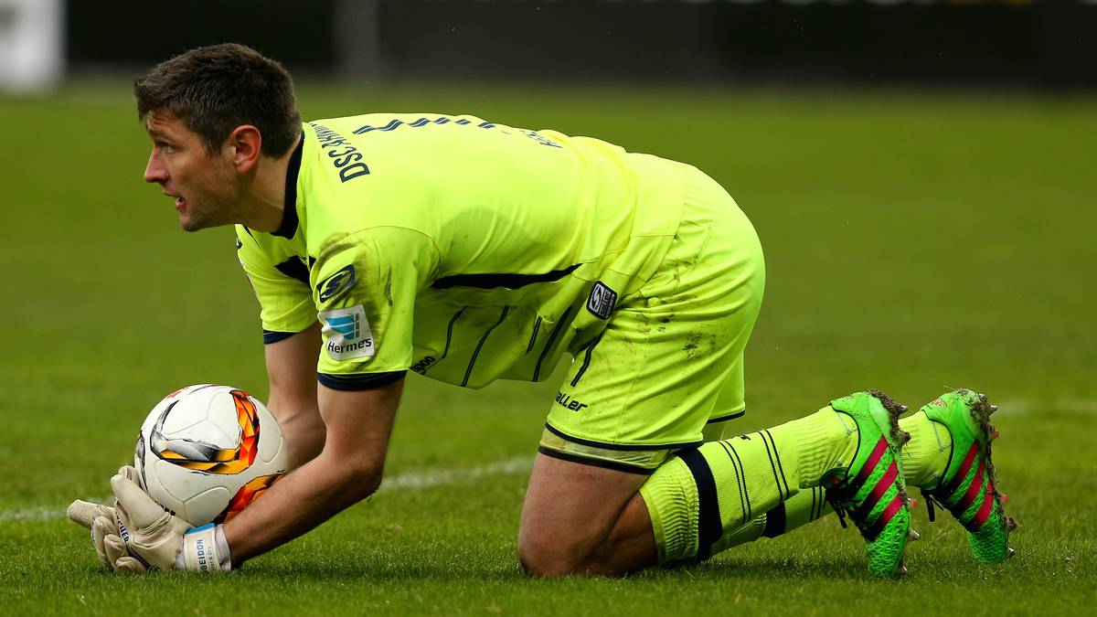 17. PLATZ: Wolfgang Hesl (Arminia Bielefeld): Weisse Westen: 5 - Gegentore: 44