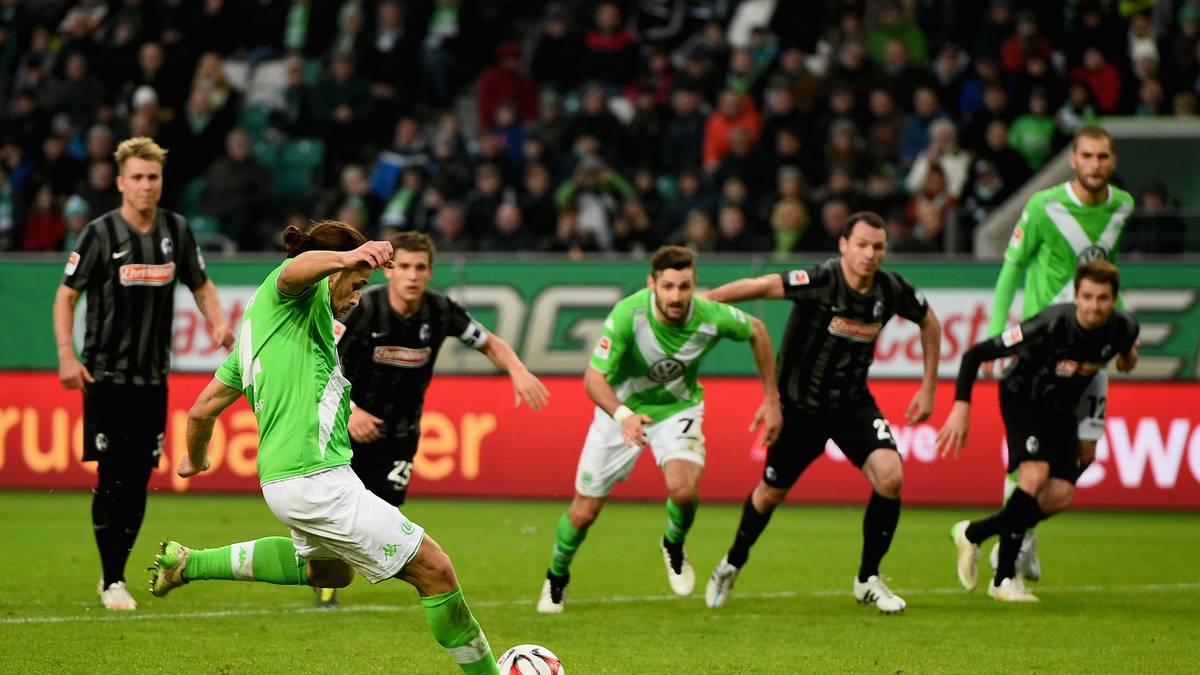 Ricardo Rodriguez ist es eh egal - und hämmert den Ball in die Maschen. Das 2:0 ist schon die Vorentscheidung
