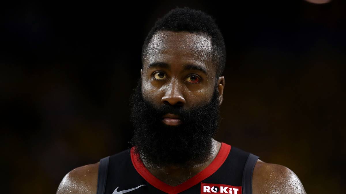 JAMES HARDEN: Bis zu Westbrooks Ankunft war der MVP trotz Paul oftmals der Alleinunterhalter in der Rockets-Offense. Mit der Wiedervereinigung - das Duo spielte 2009 bis 2012 gemeinsam für die Thunder - wird auch Last von den Schultern des MVP's von 2018 genommen