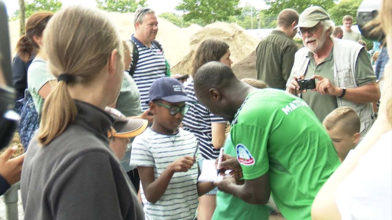 Großer Fan-Ansturm! Naby Keita erstmals beim Training von Werder Bremen