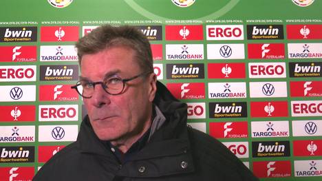 Der 1. FC Nürnberg verliert denkbar knapp gegen den VfB Stuttgart und scheidet aus dem DFB-Pokal aus. Trainer Dieter Hecking war zwar zufrieden, ärgerte sich aber über die Entstehung des Gegentreffers.