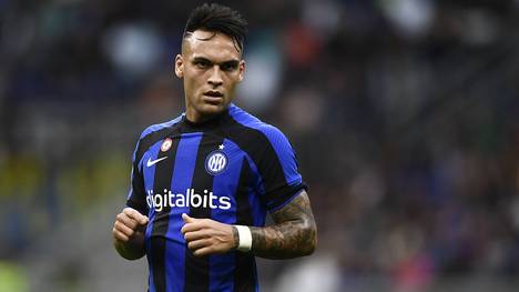 Aktuell spielt der FC Bayern ohne echten Strafraumstürmer. Das könnte sich im kommenden Jahr wieder ändern. Der Name Lautaro Martínez taucht plötzlich in Verbindung mit den Münchnern auf. 