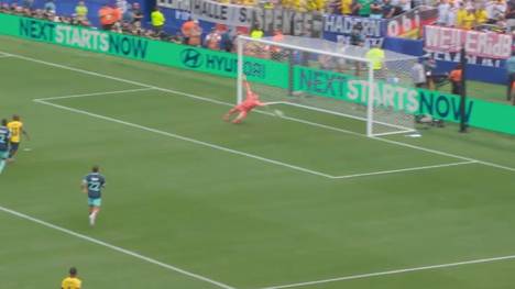 In der neunten Minute gelingt Ecuador durch Angulo der Ausgleich. Hätte Manuel Neuer den doch sehr zentralen Schuss halten können?