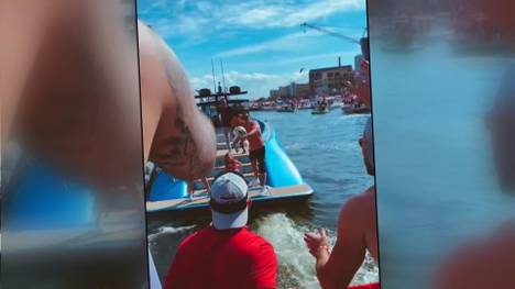 Die Tampa Bay Buccaneers haben nach ihrem zweiten Super-Bowl-Titel eine wilde Party gefeiert. Rob Gronkowski tanzt wild auf dem Boot, Tom Brady erleidet Schlagseite und Devin White reitet durchs Stadion.