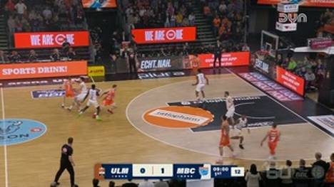 Die BBL-Highlights der Basketball-Partie ratiopharm ulm - SYNTAINICS MBC im Video.