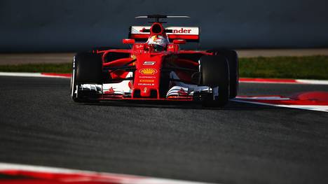 Sebastian Vettel fährt bei den Formel-1-Tests in Barcelona den neuen Ferrari aus