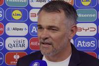 Georgiens Trainer Willy Sagnol zeigt nach dem Achtelfinal-Aus bei der UEFA EURO 2024 seinen Unmut über den VAR. 