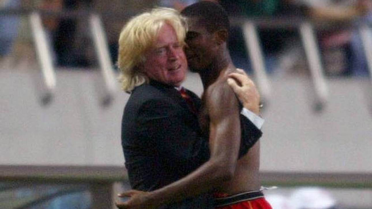 Winfried Schäfer und Samuel Eto'o bei der WM 2002