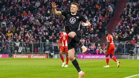 Dzenan Pejcinovic steht vor einem Wechsel vom VfL Wolfsburg zum VfB Stuttgart. An der Seite von Deniz Undav könnte sich der Stürmer auch für Bundestrainer Jürgen Klopp empfehlen.